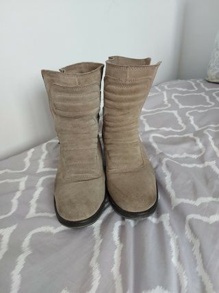 Botas mujer piel talla 39 de segunda mano por 6 EUR en Torrent en WALLAPOP