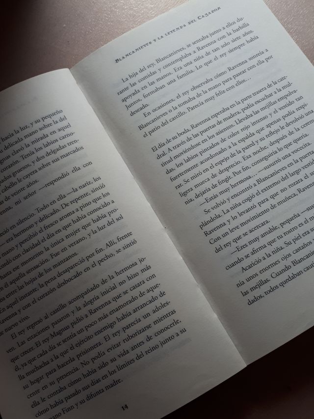 Blancanieves y la leyenda del cazador LIBRO+POSTER