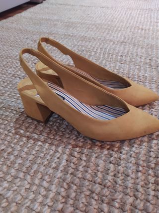 Zapatos Stradivarius de segunda mano por 8 EUR en Porto de Santa Cruz en  WALLAPOP