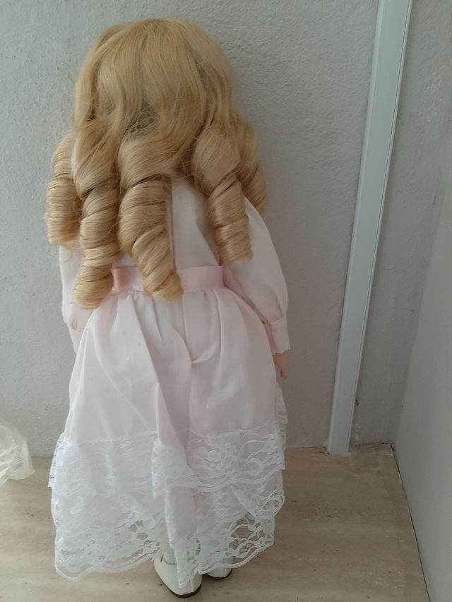 bambola in porcellana