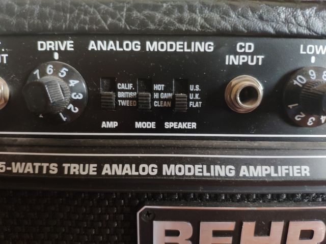 Amplificador Behringer