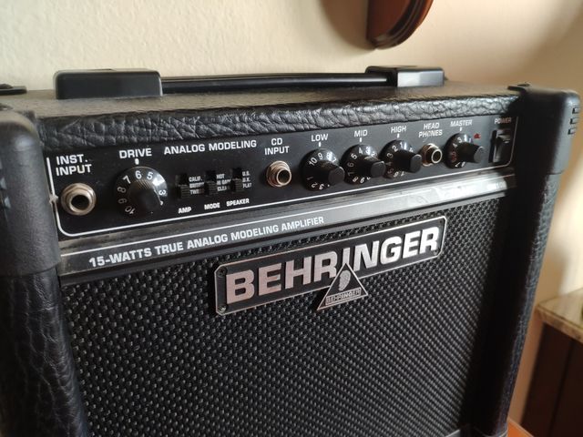 Amplificador Behringer