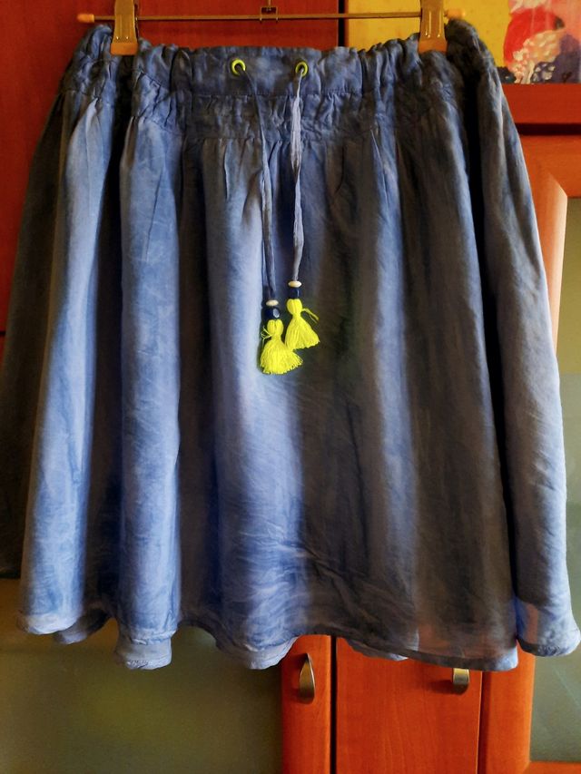 Falda chica, marca CKS, talla 16.