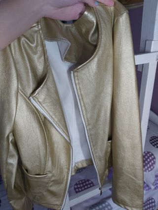 chaqueta dorada