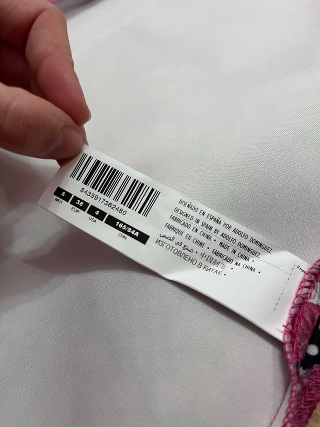 Vestido de Adolfo Domínguez.