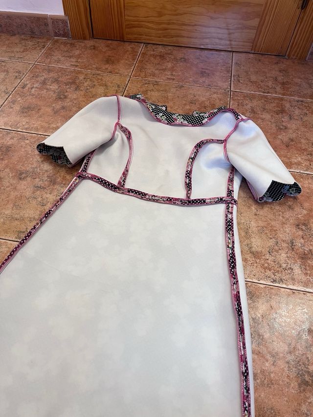 Vestido de Adolfo Domínguez.