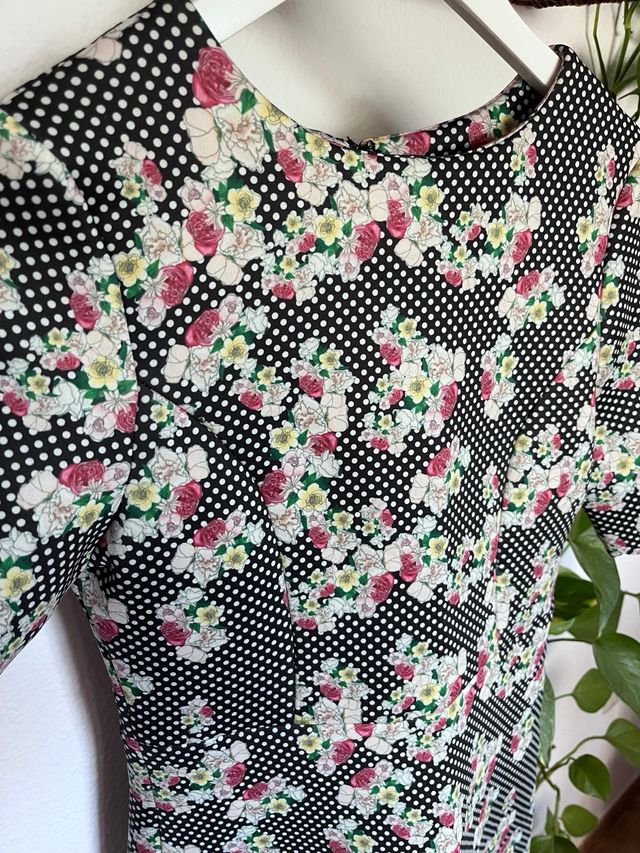 Vestido de Adolfo Domínguez.