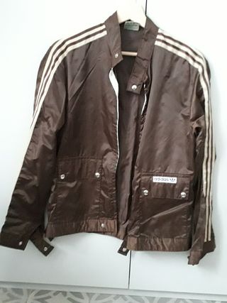 Chaqueta chubasquero adidas original vintage de segunda mano por 18 EUR en  Tarragona en WALLAPOP