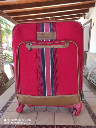 Maleta cabina Tommy Hilfiger de segunda mano por 70 EUR en Comendador en  WALLAPOP