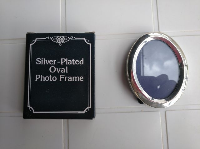 Marco plata NUEVO ovalado vintage 8'5 * 6'7 cm.