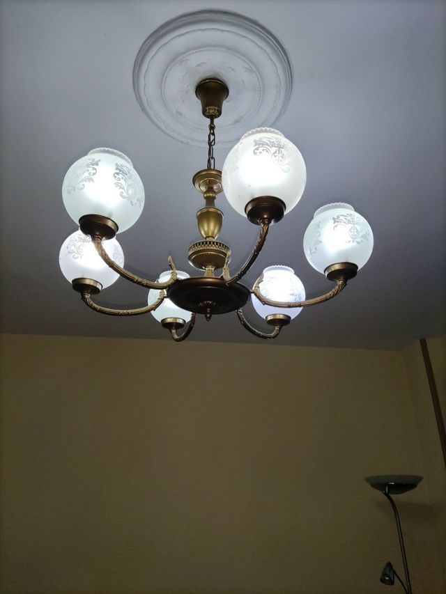lámpara salon seis luces, tipo bronce.