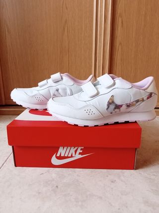 Zapatillas Nike número 35 de segunda mano por 25 EUR en Seseña en WALLAPOP