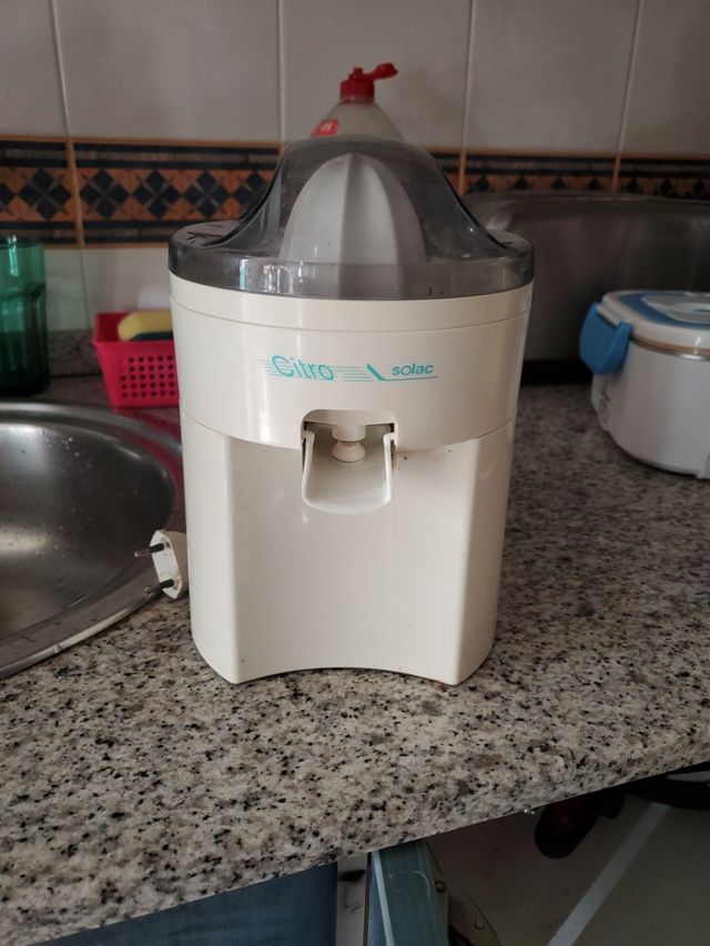 EXPRIMIDOR DE CITRICOS