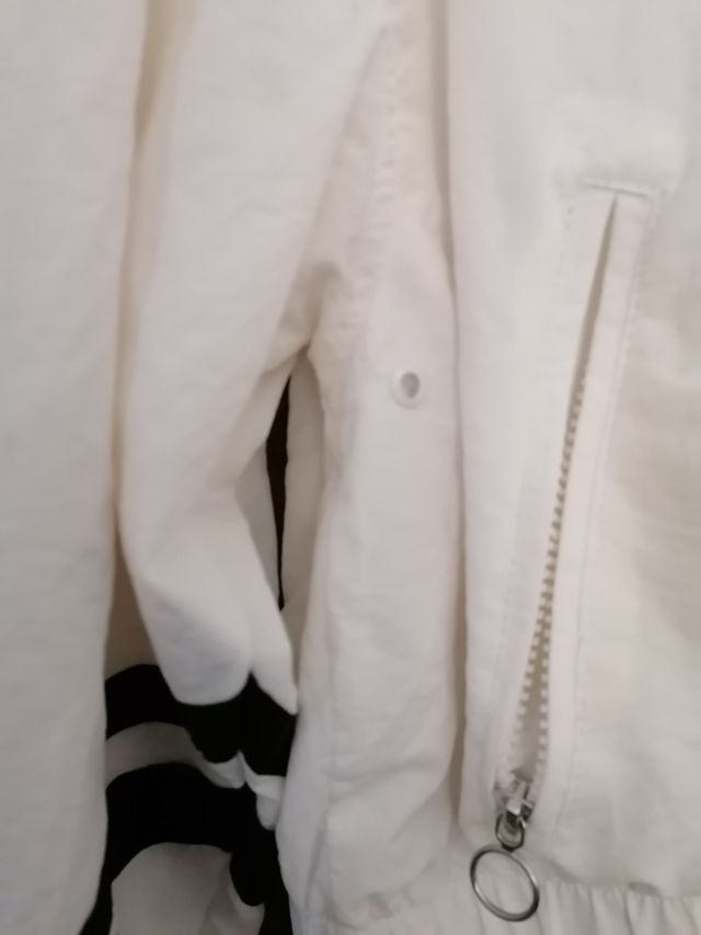 chaqueta cortaviento impermeable.