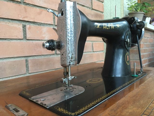 Máquina de coser Alfa