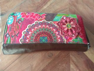 Billetera desigual de segunda mano por 8 EUR en Fraga en WALLAPOP