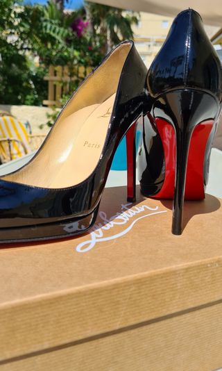 Christian Louboutin shoes de segunda mano por 350 EUR en Alicante en  WALLAPOP