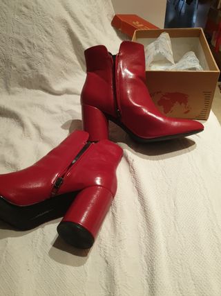 Botines Rojos Bershka 38 de segunda mano por 14 EUR en Barcelona en WALLAPOP