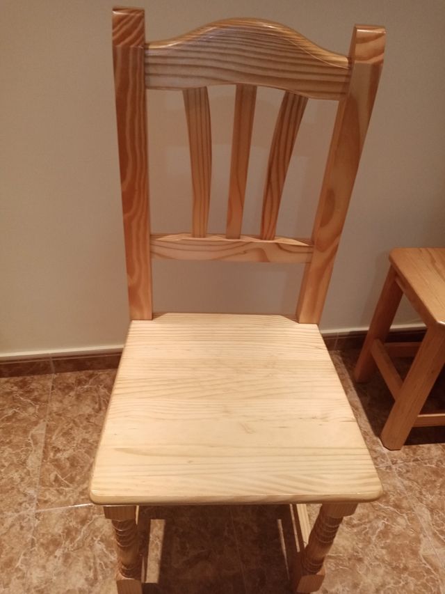 Mesa, 2 sillas, 2 taburetes, escucho ofertas