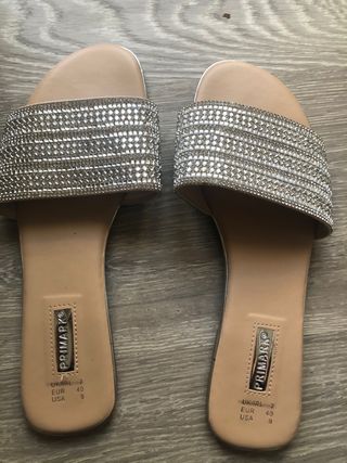 Vendo sandalias Primark plateadas de segunda mano por 3 EUR en Majadahonda  en WALLAPOP
