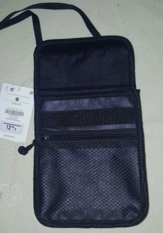 Bandolera (bolso hombre) bershka nueva de segunda mano por 8 EUR en  Alcobendas en WALLAPOP