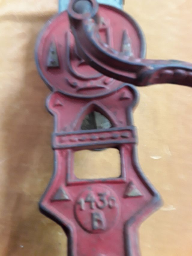 Máquina de arranhar antiga (média)