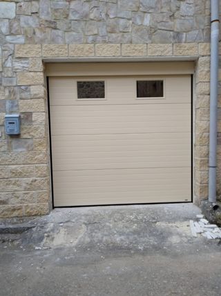 Puerta de garaje automática. de segunda mano por 900 € en Cillaperlata