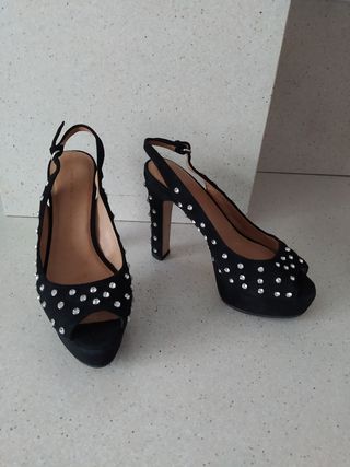 Sandalias ZARA con piedras súper nuevas. de segunda mano por 45 EUR en  Palma de Mallorca en WALLAPOP
