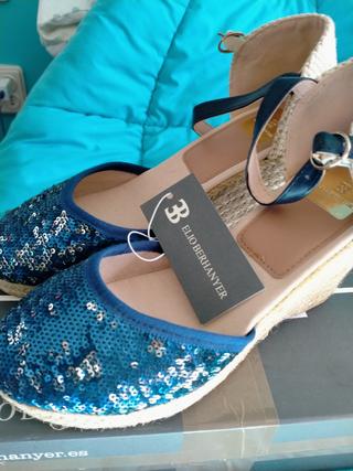 Zapatillas esparto ,lentejuelas azul Elío Berhany de segunda mano por 10  EUR en El Escorial en WALLAPOP