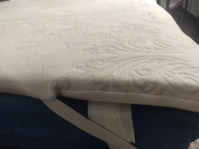 Topper sobrecolchón para cama de 1'80 de segunda mano por 80 € en Gijón