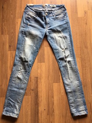 T. 38-40 Pantalones mujer Bershka de segunda mano por 7 EUR en Santa  Perpètua de Mogoda en WALLAPOP