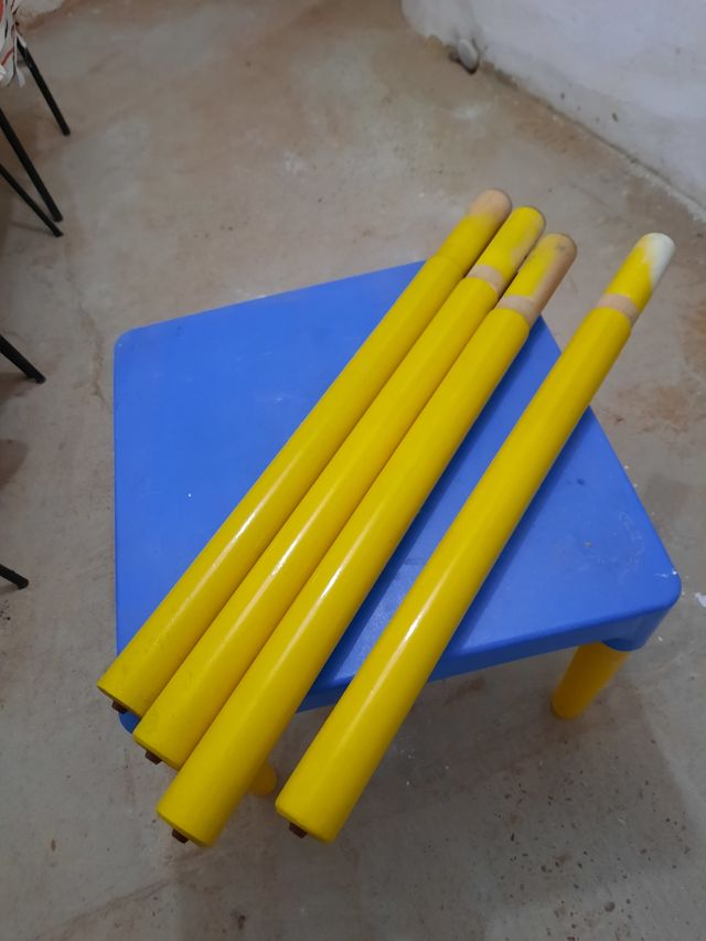 mesa estilo memphis de los 80