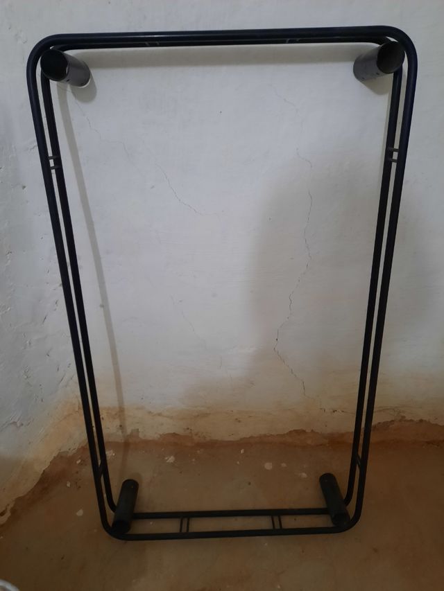 mesa estilo memphis de los 80