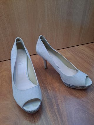 Tacones beige Marypaz de segunda mano por 5 EUR en Mengíbar en WALLAPOP
