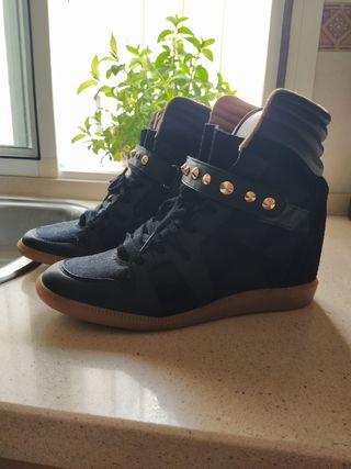 Botines mujer ZARA de segunda mano por 10 EUR en La Línea de la Concepción  en WALLAPOP