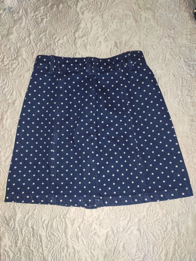 Falda vaquera de lunares de Stradivarius