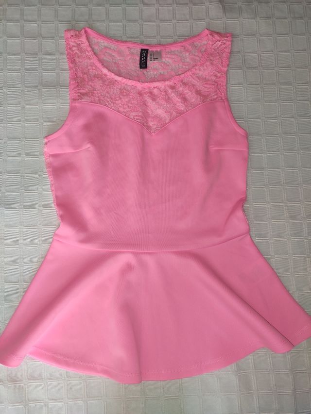 Top rosa con encaje de H&M