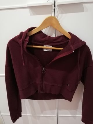 Chaqueta tipo chandal, marca Pull and Bear de segunda mano por 10 EUR en  Igualada en WALLAPOP