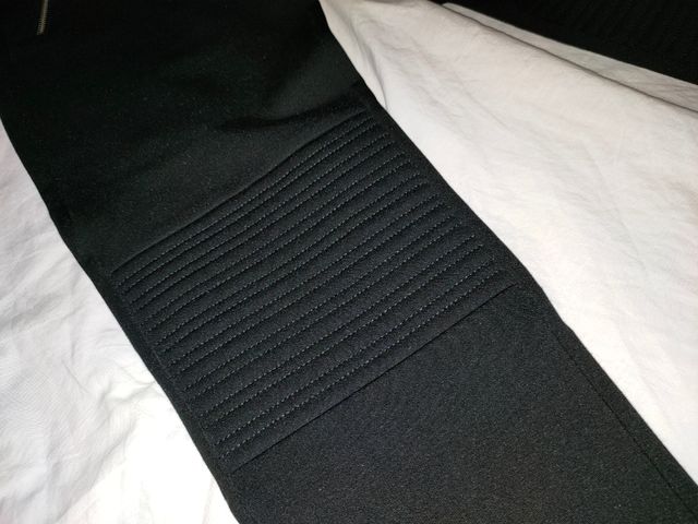 pantalón negro