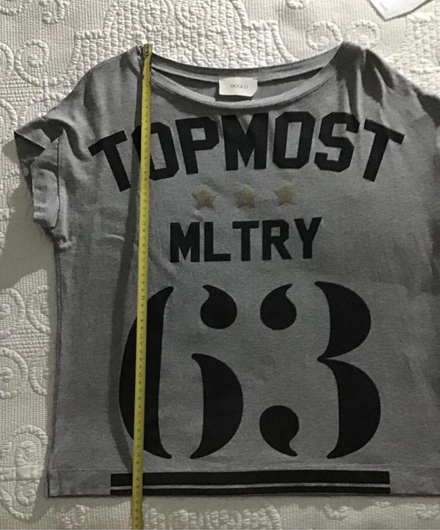 Camiseta gris mujer estilo militar