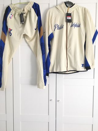 Chándal Nike NbA de segunda mano por 95 EUR en Torremolinos en WALLAPOP