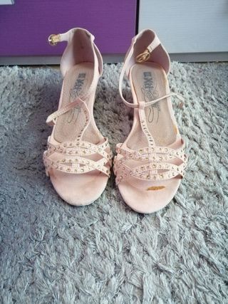 Sandalias de tacón de Xti de segunda mano por 10 EUR en Ali en WALLAPOP