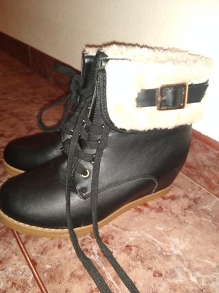 Botines con plataforma interna. de segunda mano por 7 EUR en Valencia en  WALLAPOP