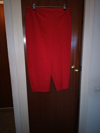 Pirata \\/ bermudas rojas de mujer a estrenar de segunda mano por 8 EUR en  Vilassar de Mar en WALLAPOP