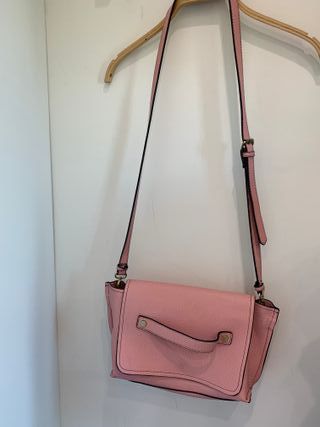 Bolso rosa chicle de Zara de segunda mano por 9 EUR en Murcia en WALLAPOP