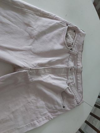 Pantalón Levis talla 46 rosa palo de segunda mano por 10 EUR en  Torrelodones en WALLAPOP
