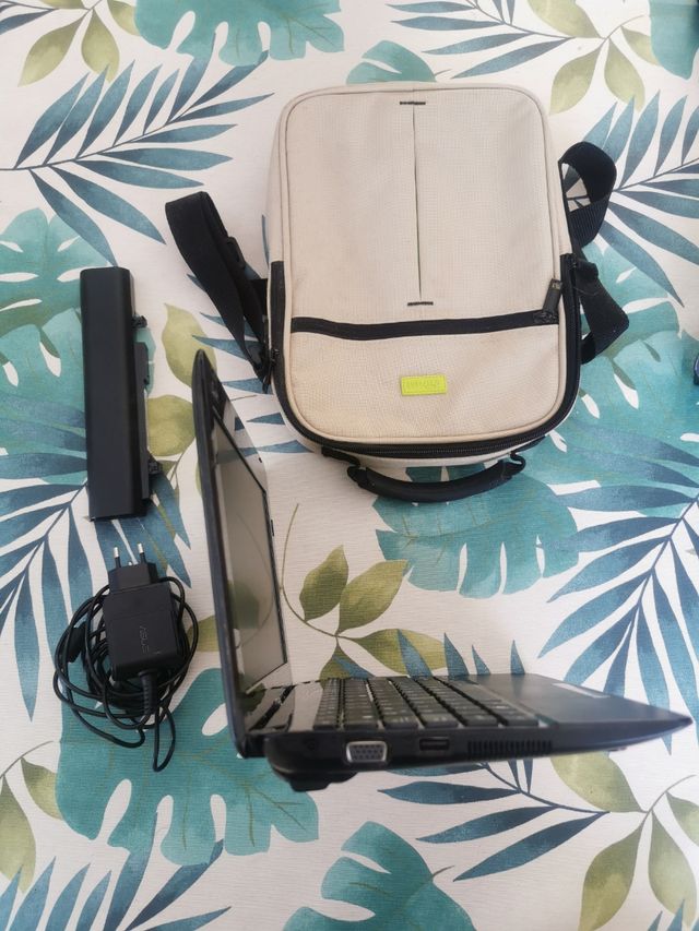 Portátil Asus 10.1 pulgadas, pequeño y ligero.