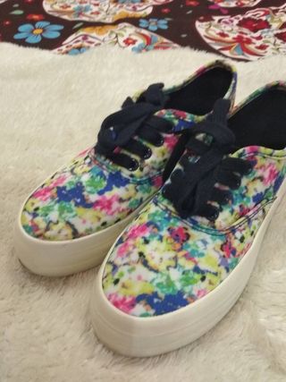 Zapatillas plataforma Lefties de segunda mano por 5 EUR en León en WALLAPOP