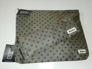 Conjunto de neceser con estuche a juego. Misako de segunda mano por 7 EUR  en Torrijos en WALLAPOP