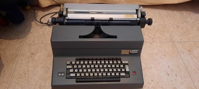 Máquina de escribir eléctrica